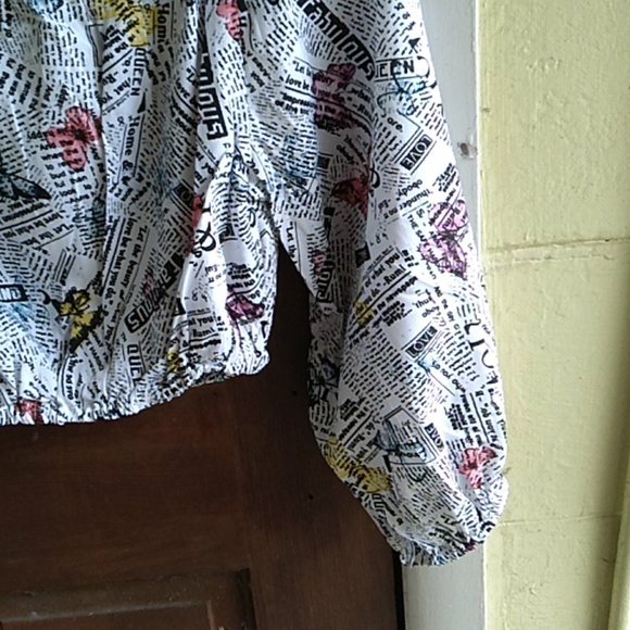 Nwt Newsprint Crop Top (L) - Picture 3 of 5